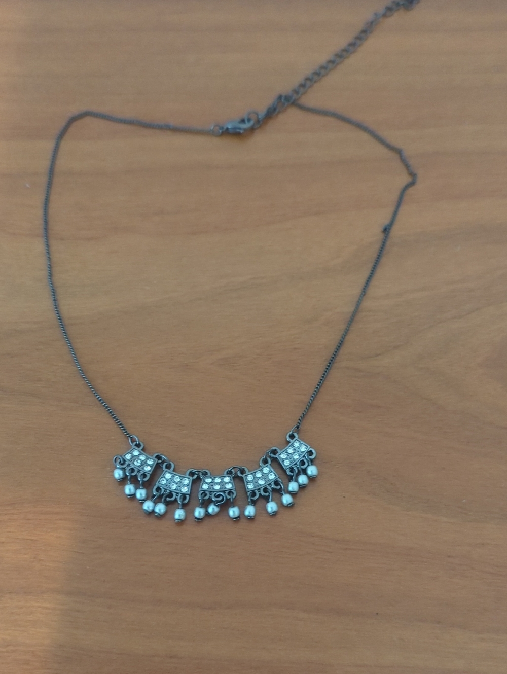 Delicate Silver-Tone Pendant Necklace with Pearl Drops